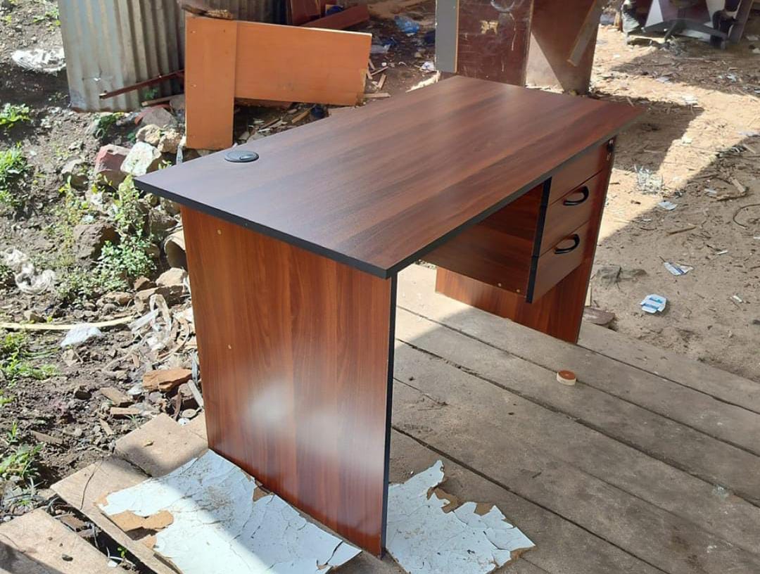 1.2 Meters desk