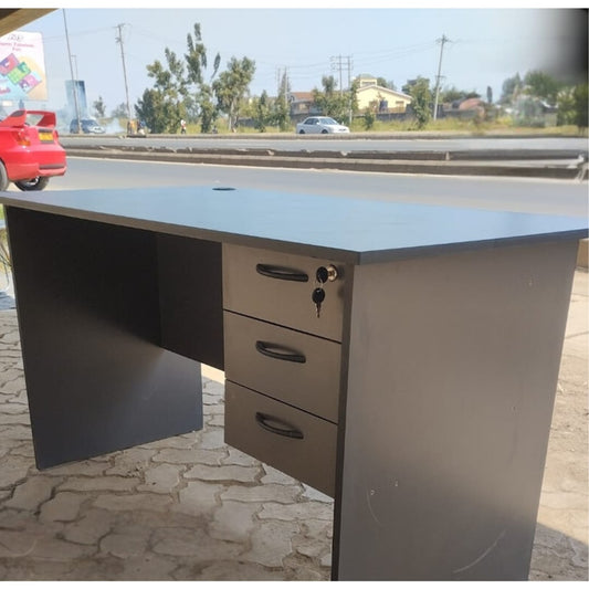 1.2 Meters desk