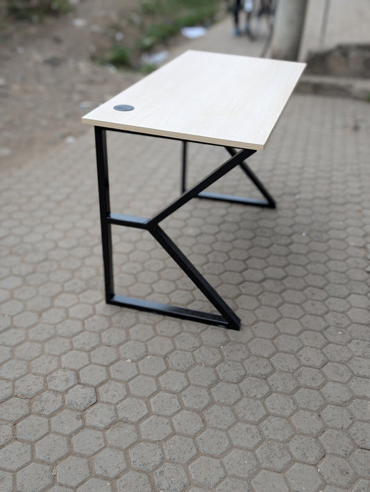 1.2 meters metal frame desk