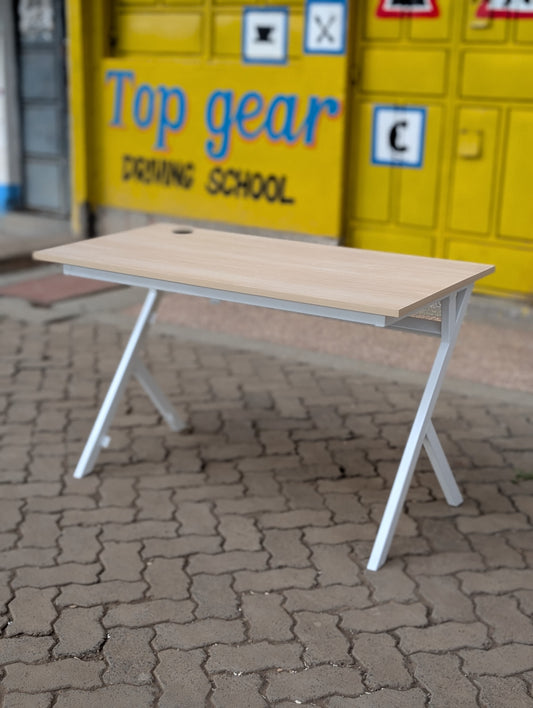1.2 meters metal frame desk white