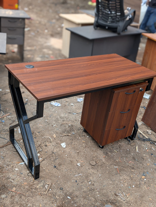 Desk + Movable Drawers