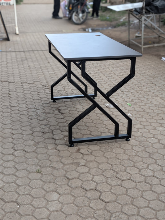 1.2 Meters Desk