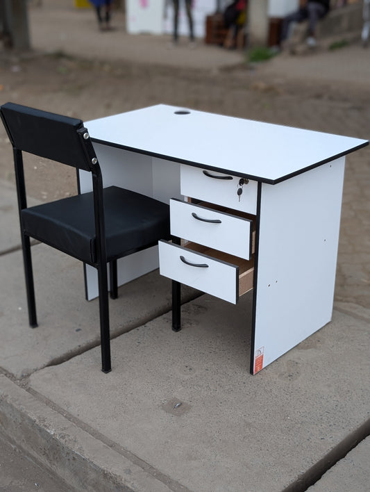 0.9 meters desk+ Catarina Chair