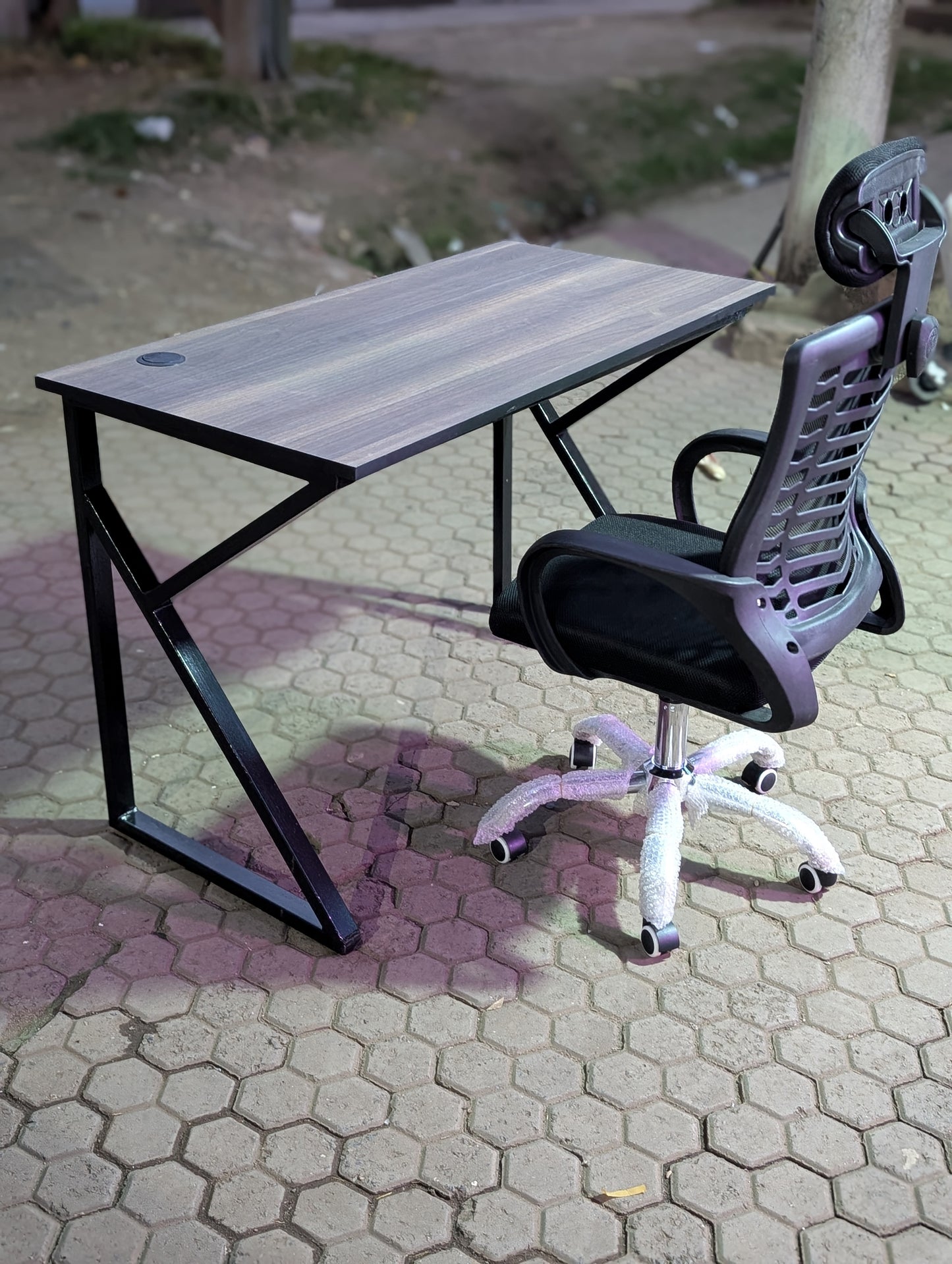1.2 Meters Desk & Headrest Chair